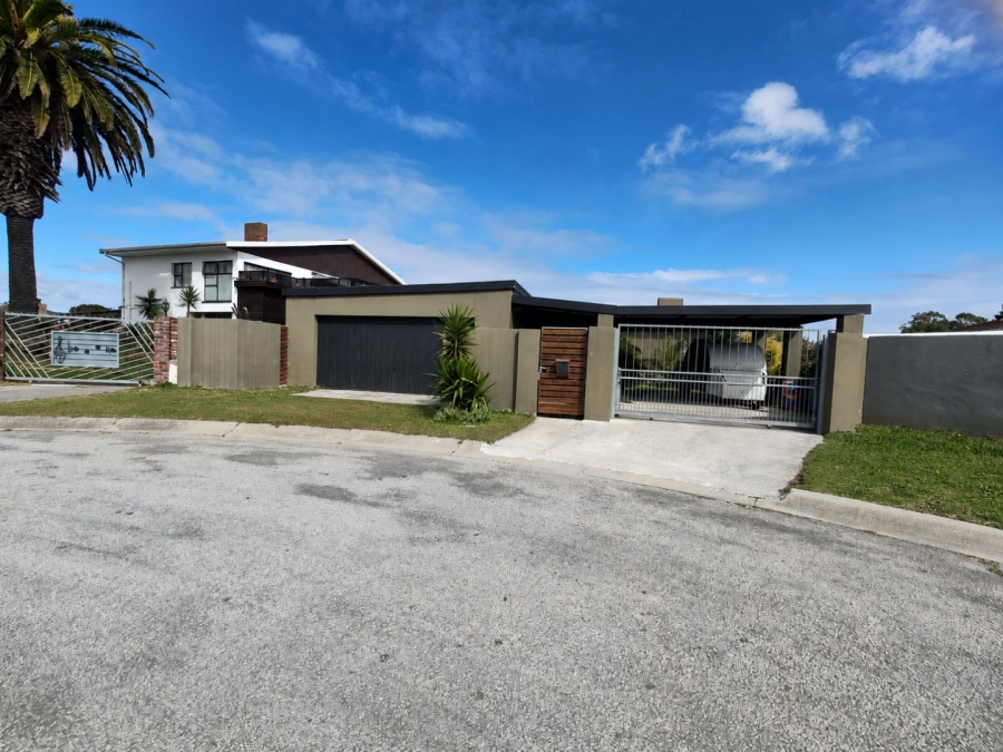 5 Bedroom Property for Sale in Kabega Park Eastern Cape